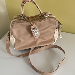 Badgley Mischka Leather Triple Zip Tan and Cream Crossbody/Shoulder Bag
